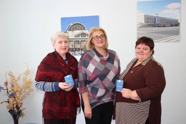 Сырова Калипанова Надина после вручения значков.jpg Сырова Калипанова Надина после вручения значков.jpg